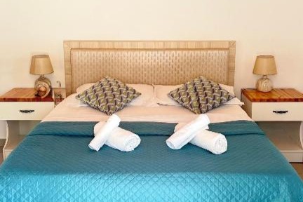 Deluxe Room 3
