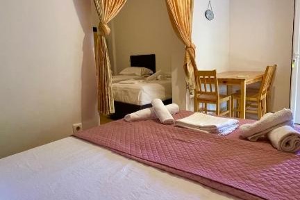 Deluxe Room 1
